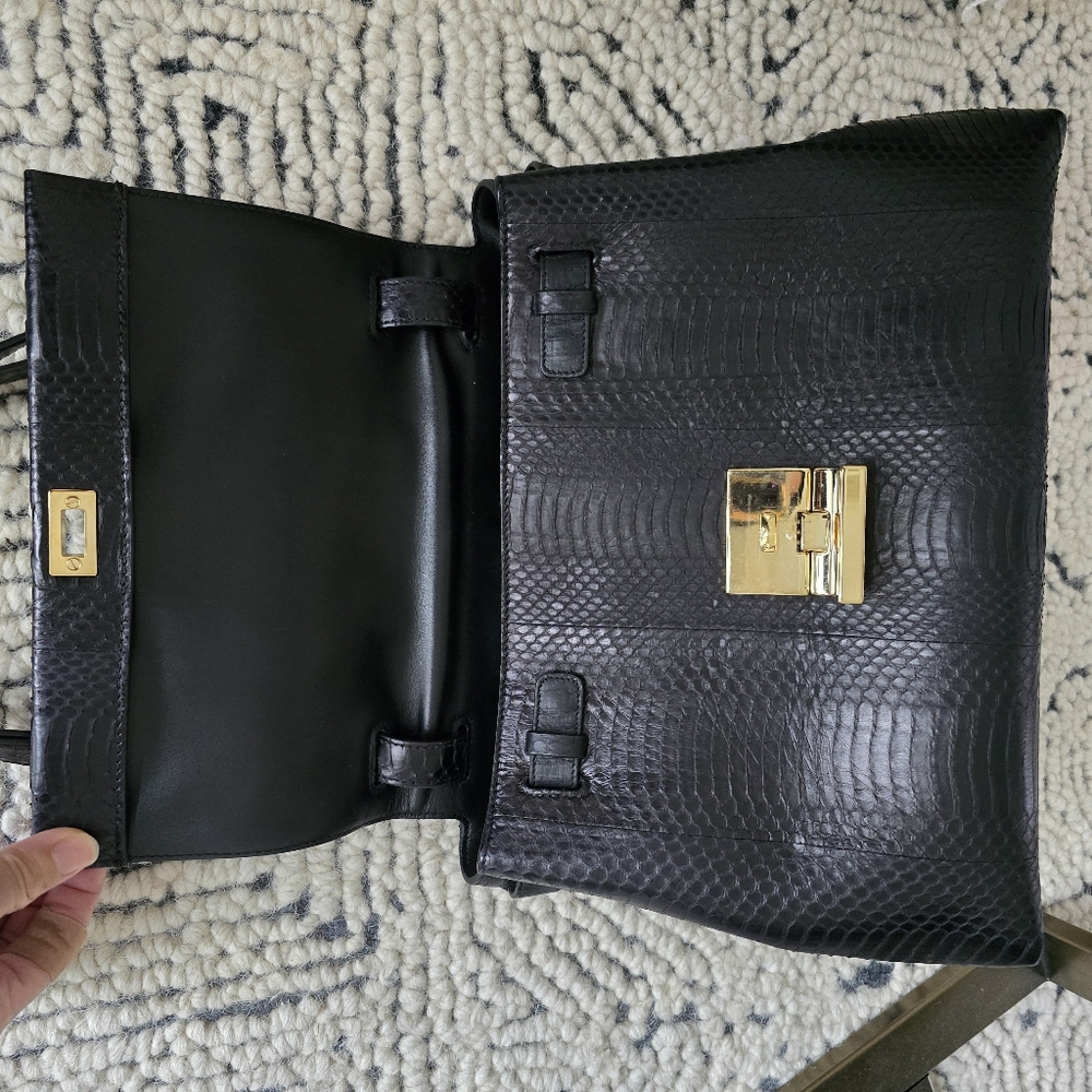 🌟 Salvatore Ferragamo Authentic Black Python Bag - Picture 10 of 16